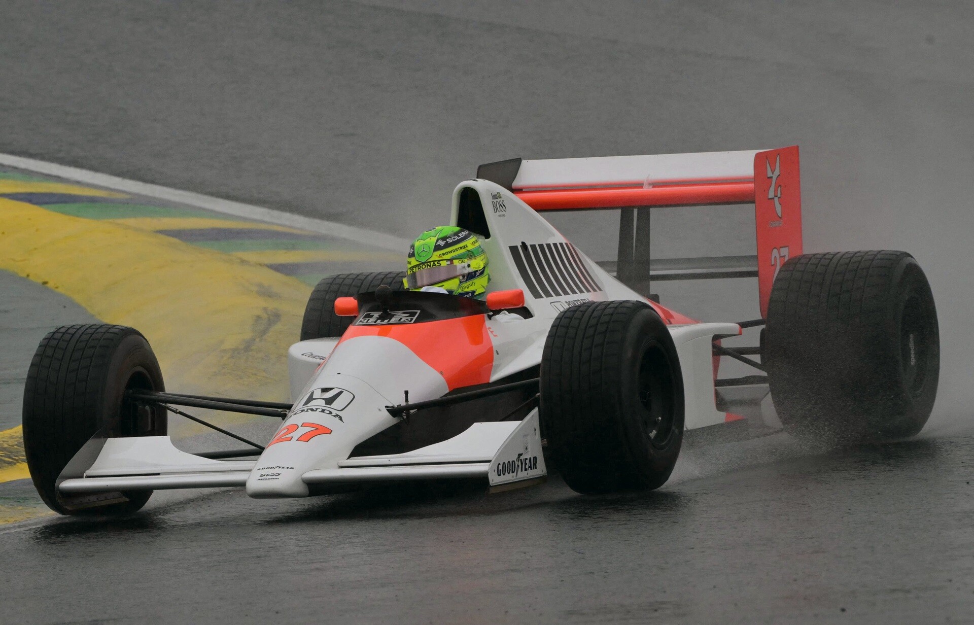 アイルトン・セナ アイルトン・セナのマシンを鈴鹿PAに展示 F1日本グランプリ