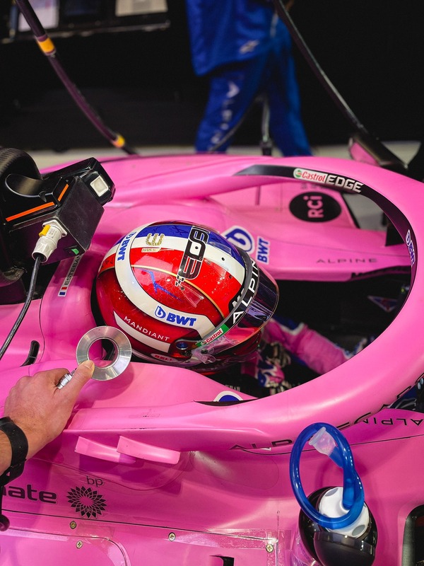 エステバン・オコン 2022年F1ヘルメット
