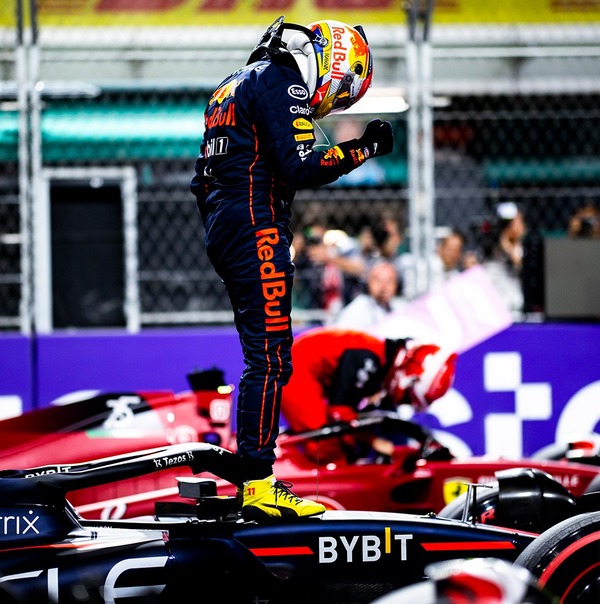 セルジオ・ペレスの2022年F1レーシングブーツ