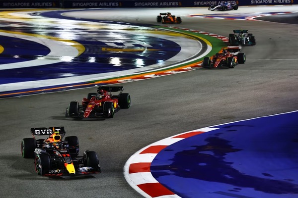 2022年のF1シンガポールGPではセルジオ・ペレスがシャルル・ルクレールを抑えて優勝した