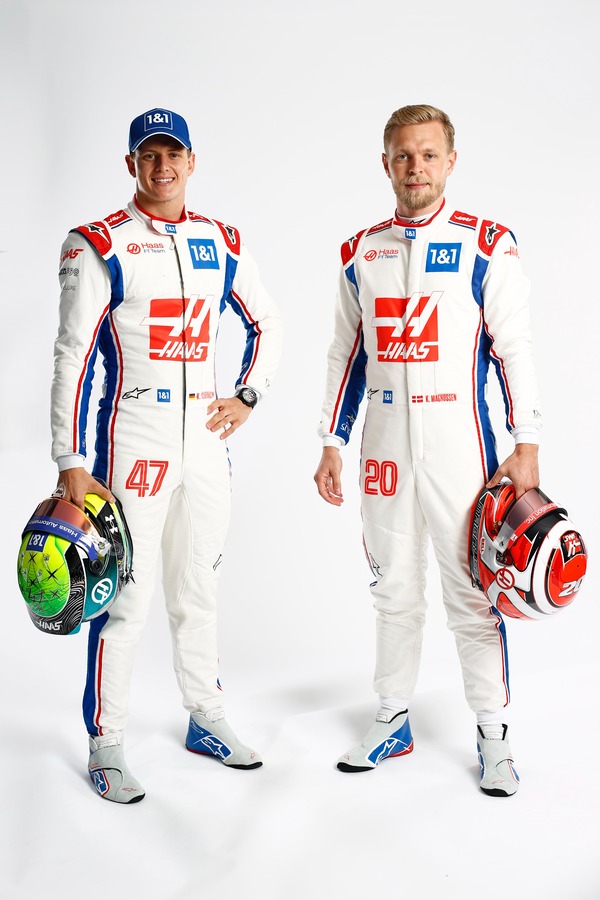 ケビン・マグヌッセンの2022年F1レーシングスーツとF1レーシングブーツ