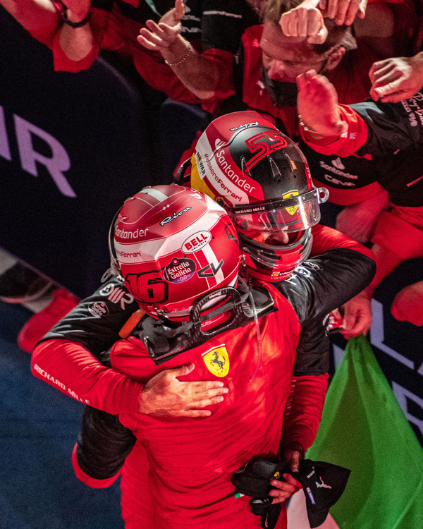 シャルル・ルクレール 2022年F1ヘルメット