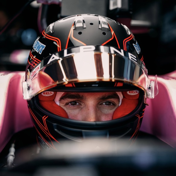 エステバン・オコン 2023年F1ヘルメット（BELL製ヘルメット）