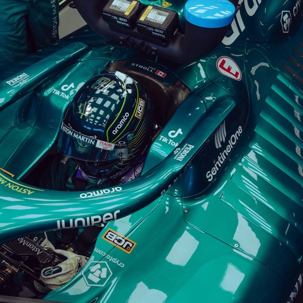ランス・ストロール 2022年F1ヘルメット