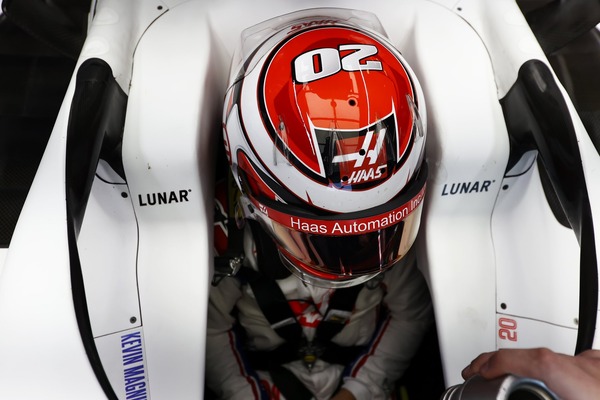 ケビン・マグヌッセン 2022年F1ヘルメット