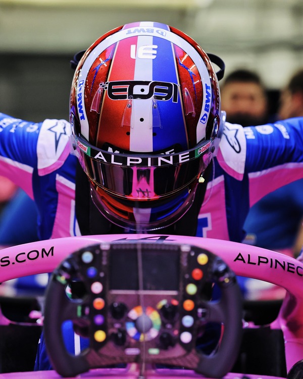 エステバン・オコン 2022年F1ヘルメット