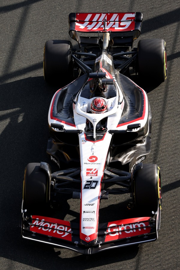 ケビン・マグヌッセンの2023年F1ヘルメット（BELL製ヘルメット）