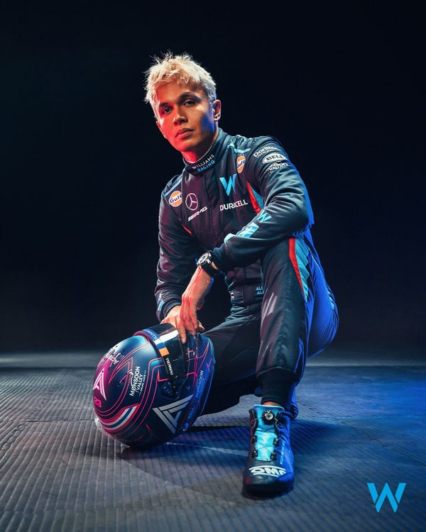 アレックス・アルボンの2023年F1ヘルメット（BELL製ヘルメット）
