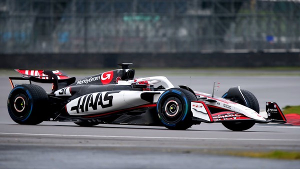 ハースの2025年F1マシンカラーリング