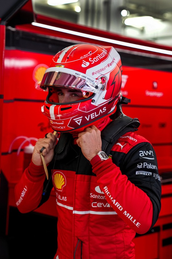シャルル・ルクレールの2022年F1レーシングスーツ