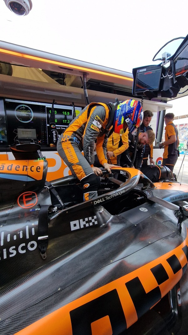 オスカー・ピアストリのヘルメット：2023年F1オーストラリアGP仕様（BELL製ヘルメット）