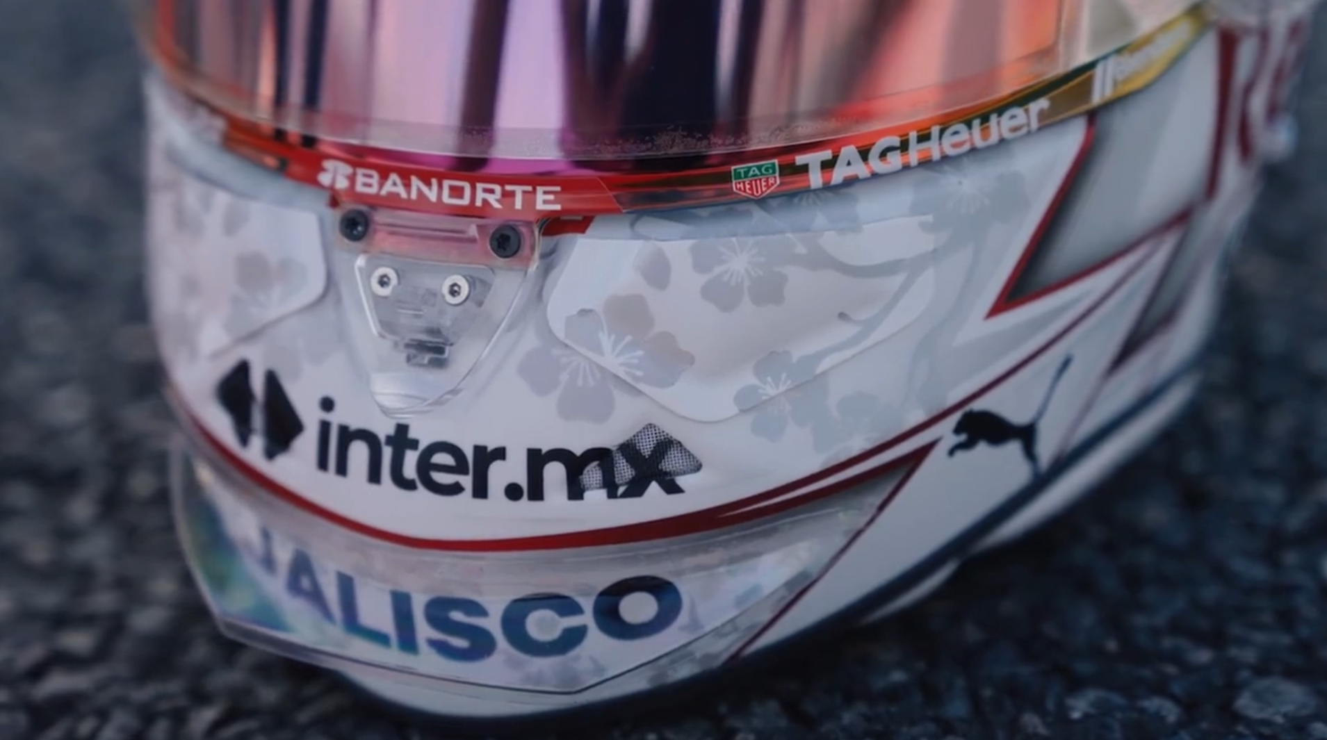 セルジオ・ペレス、日本仕様のヘルメット : F1通信jp