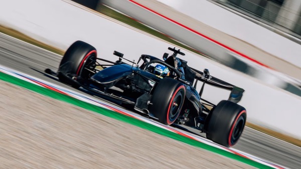 アロンソはバルセロナ・シェイクダウンの最終日にアストンマーティンAMR26でトラックに出た