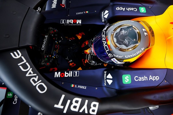 セルジオ・ペレス（レッドブル）2022年F1サンパウロGP用のヘルメットデザイン「ブラックパンサー」