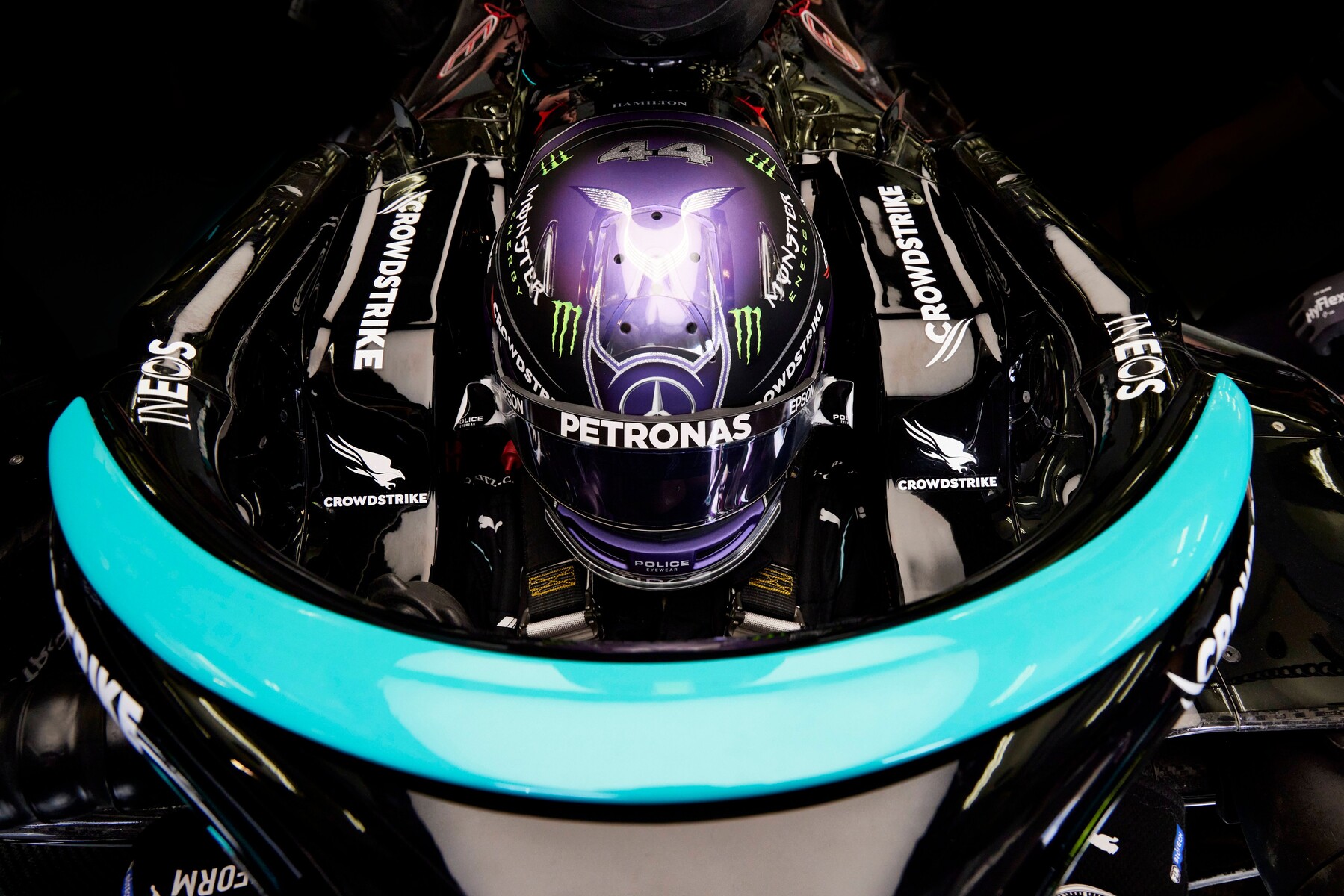 F1 ルイスハミルトン選手 2021 1/2 ヘルメット F1オフィシャルグッズストア EURO SPORTS公式通販