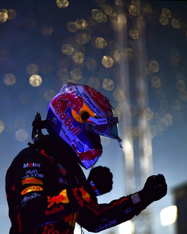 マックス・フェルスタッペンの優勝により、タイトル争いはシーズン最終戦のアブダビに持ち越されることになった：2025年F1カタールGP