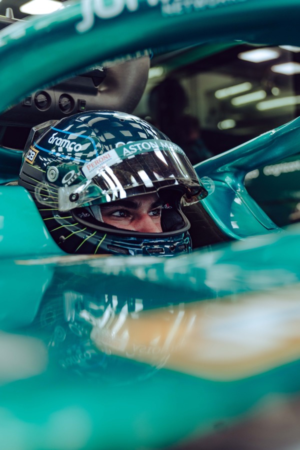 ランス・ストロール 2022年F1ヘルメット