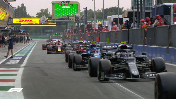 全車、コースに