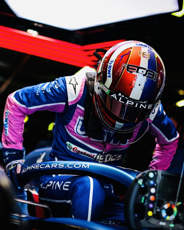 エステバン・オコン 2022年F1ヘルメット