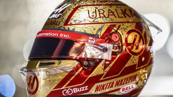 ニキータ・マゼピン、2021年F1アブダビGP用のヘルメットデザイン