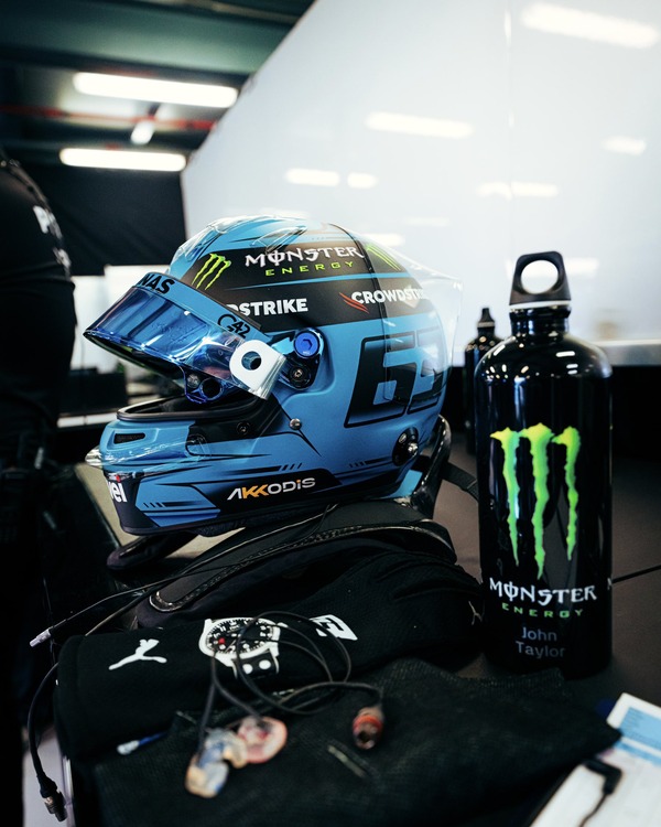 ジョージ・ラッセル 2023年F1ヘルメット（BELL製ヘルメット）レギュラーカラー