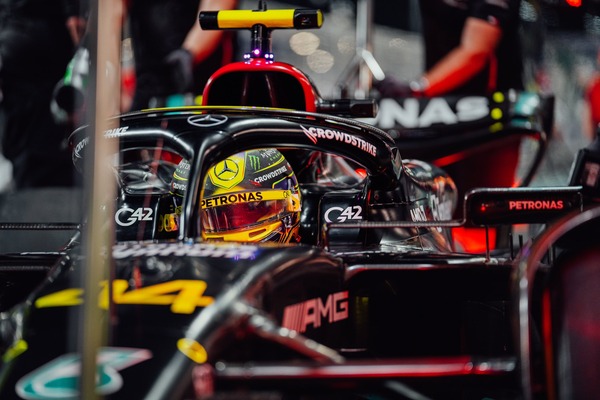 ルイス・ハミルトン 2023年F1ヘルメット（BELL製ヘルメット）