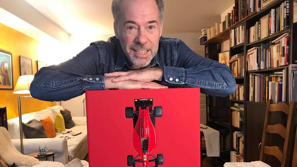 著者のブラッド・スパージョンとアスリーヌ社から出版された彼の新刊 Formula 1: The Impossible Collection