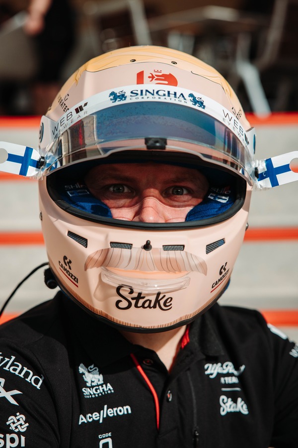 バルテリ・ボッタスのヘルメット：2023年F1バーレーンテスト仕様（Stilo（スティーロ）製ヘルメット）