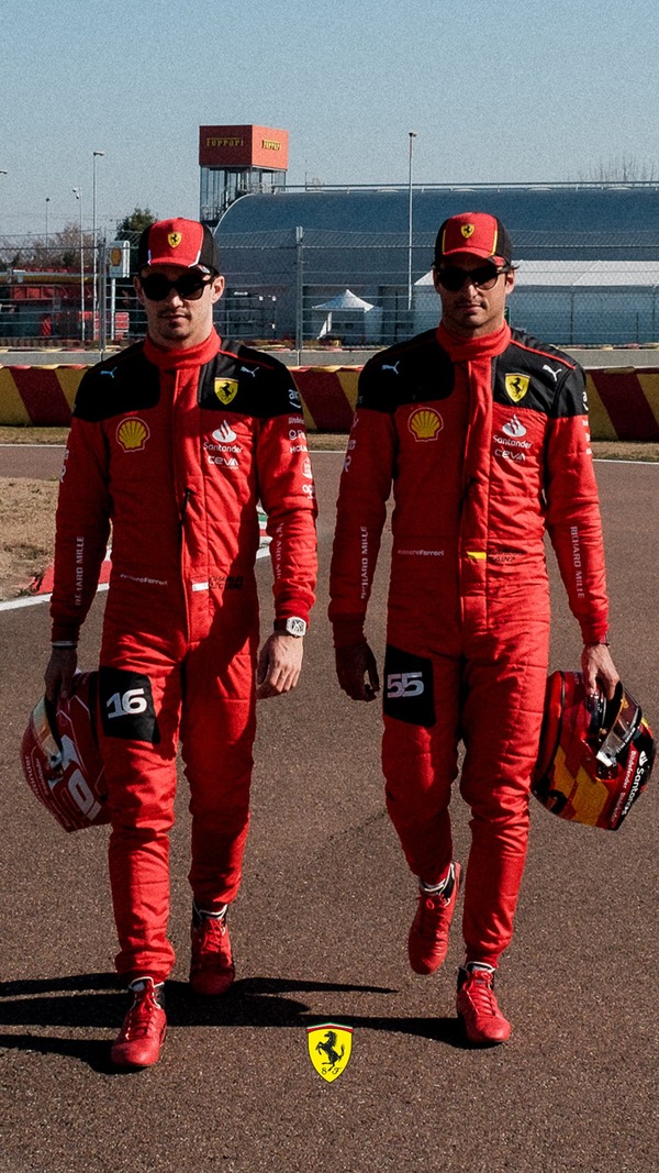 シャルル・ルクレールとカルロス・サインツJr.の2023年F1レーシングスーツとF1レーシングブーツ、アンダーウエア