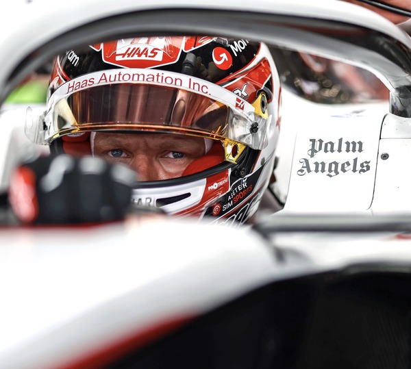ケビン・マグヌッセンの2023年F1ヘルメット（BELL製ヘルメット）