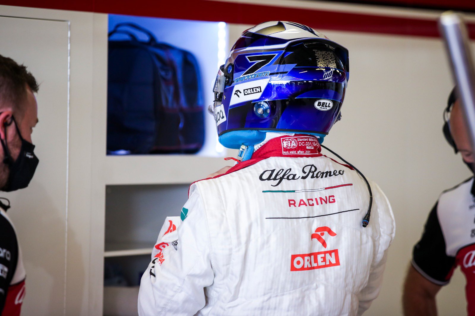 キミ・ライコネン、最終戦のヘルメットはF1デビュー時の青基調の キミ・ライコネン、最終戦のヘルメットはF1デビュー時の青基調の