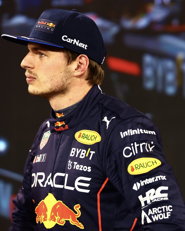 マックス・フェルスタッペンの2022年F1レーシングスーツ