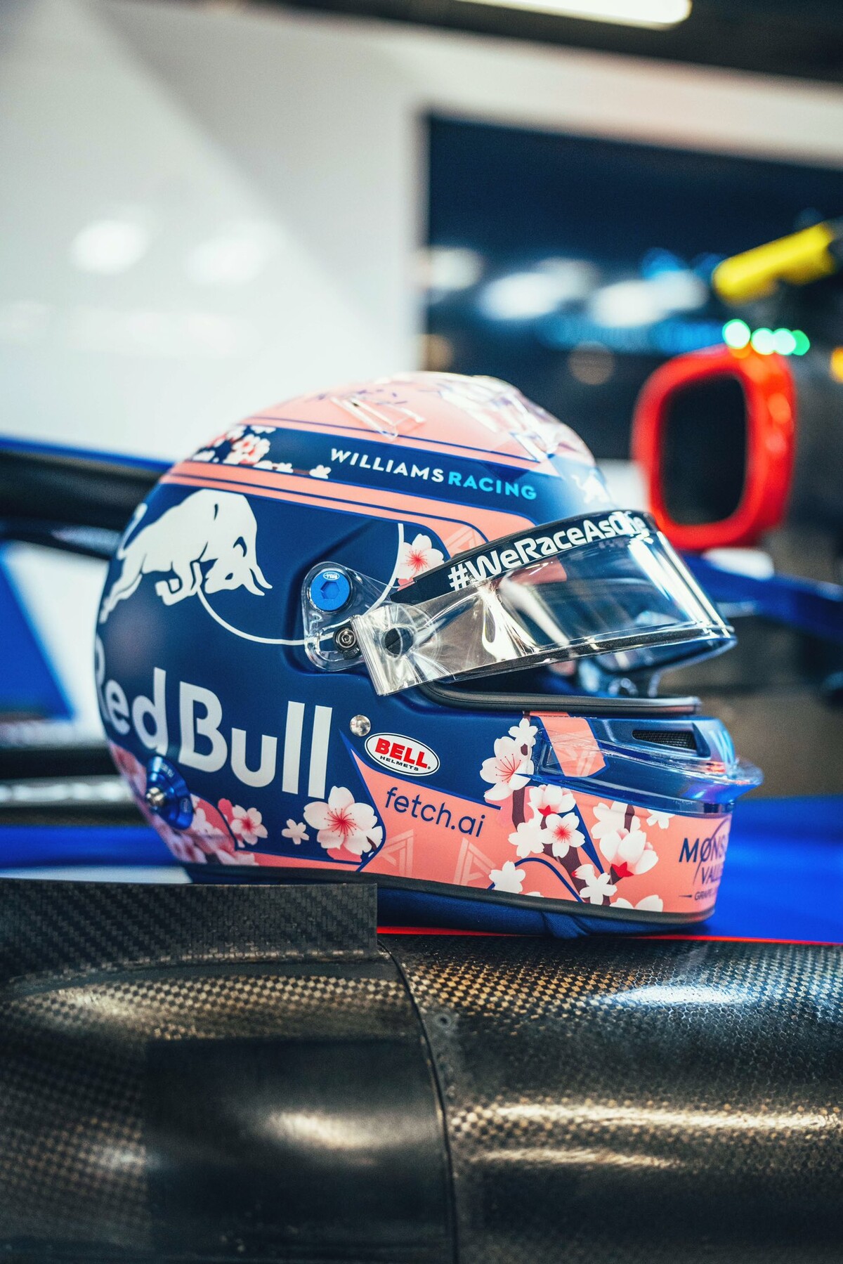 アレックス・アルボン、日本仕様のヘルメット : F1通信jp アレックス・アルボン、日本仕様のヘルメット : F1通信jp