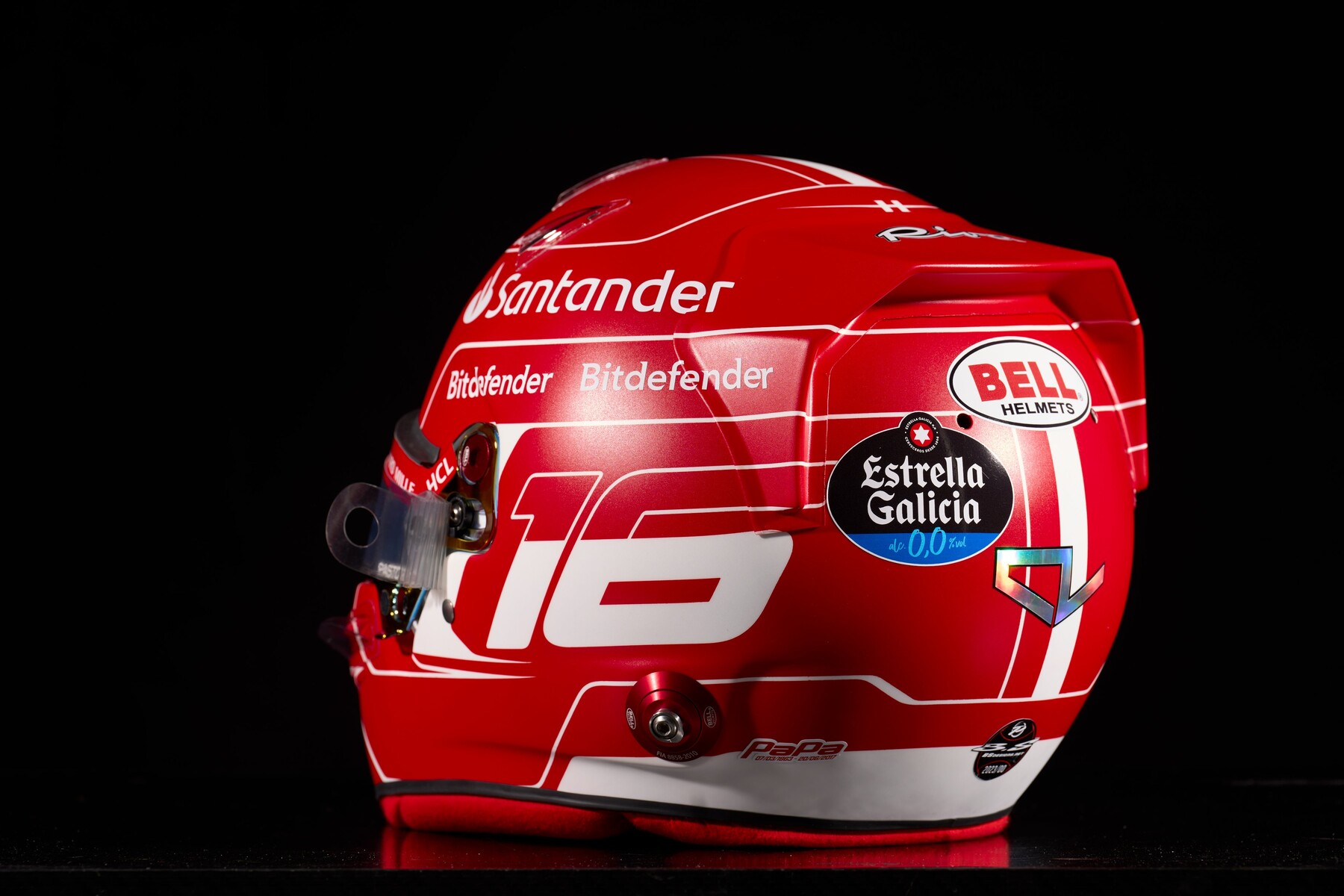シャルル・ルクレール 2023年F1ヘルメット写真 : F1通信jp