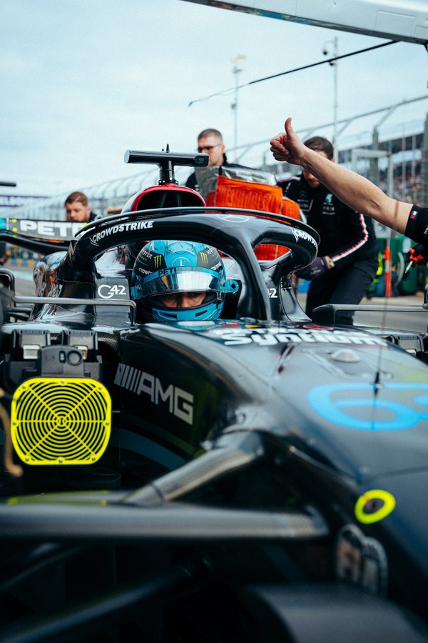 ジョージ・ラッセル 2023年F1ヘルメット（BELL製ヘルメット）レギュラーカラー