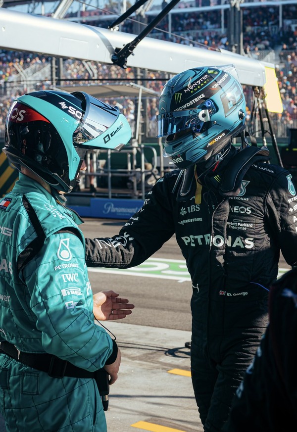 ジョージ・ラッセル 2023年F1ヘルメット（BELL製ヘルメット）レギュラーカラー