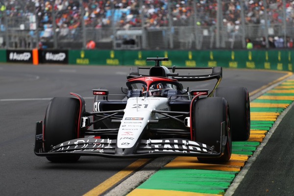 ニック・デ・フリース 2023年F1ヘルメット（BELL製ヘルメット）