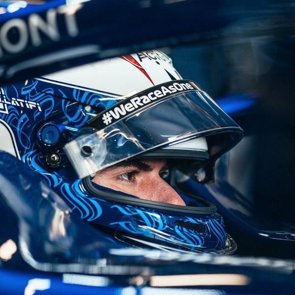 ニコラス・ラティフィ 2022年F1ヘルメット