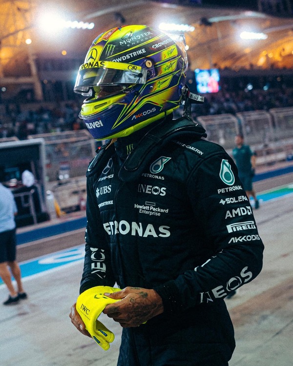 ルイス・ハミルトン 2023年F1ヘルメット（BELL製ヘルメット）
