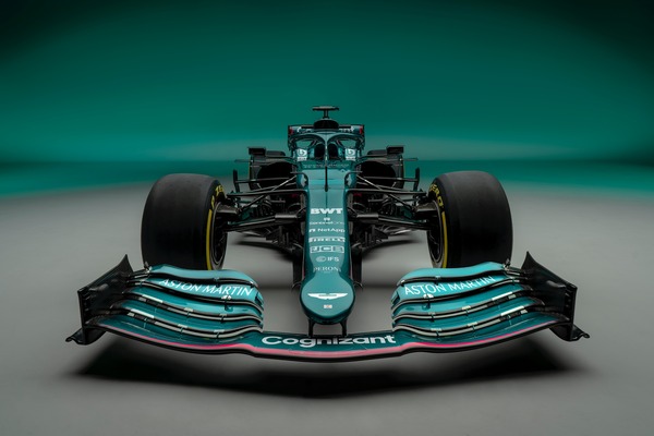 アストンマーティンAMR21