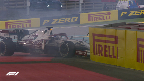 キミ・ライコネンはF1最後のレースをリタイヤ:2021年アブダビGP