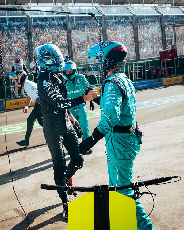 ジョージ・ラッセル 2023年F1ヘルメット（BELL製ヘルメット）レギュラーカラー