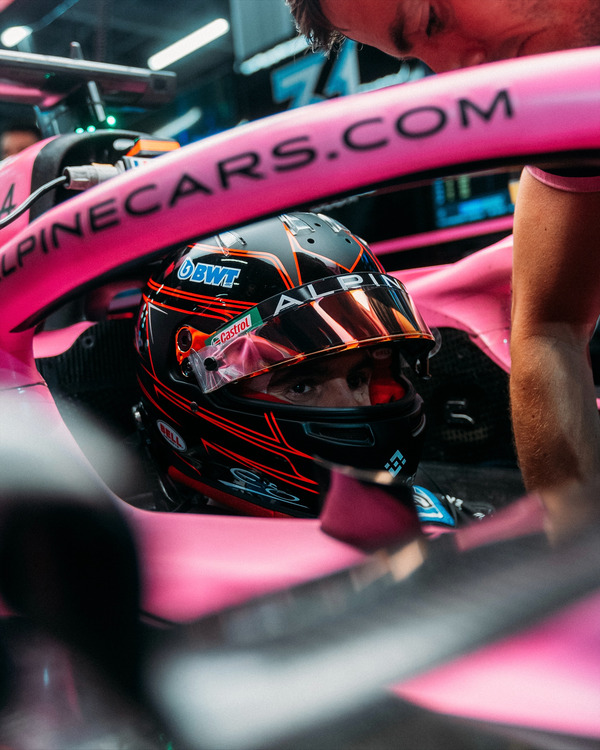 エステバン・オコン 2023年F1ヘルメット（BELL製ヘルメット）