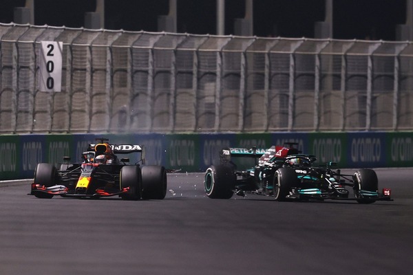 フェルスタッペンとハミルトン、接触：2021年F1サウジアラビアGP