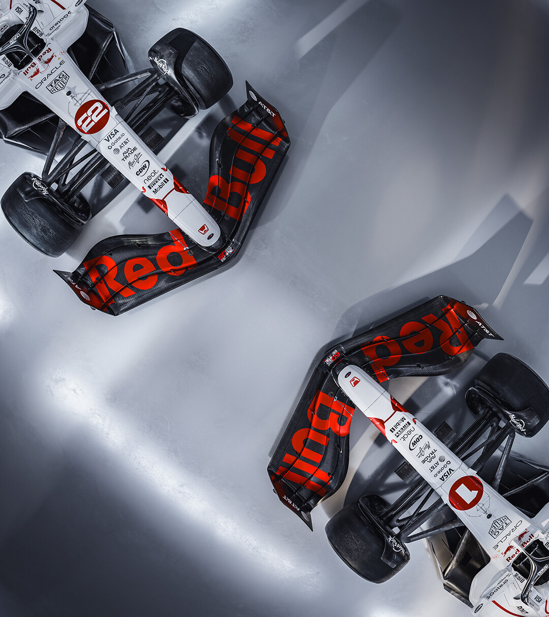 レッドブルRB21は日の丸カラー、ホンダRA272をオマージュしたデザイン