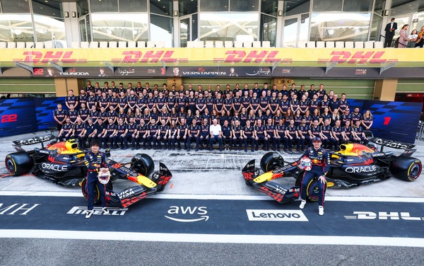 レッドブルF1チーム集合写真：2025年F1アブダビGP