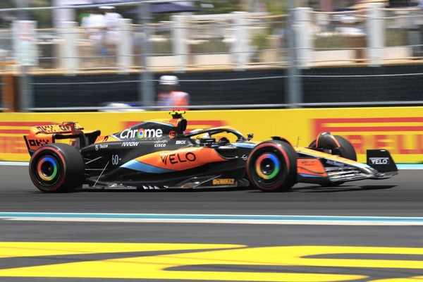 マクラーレンは、新フロア規則に対応するため、MCL60では渦発生装置をさらに前寄りに配置した