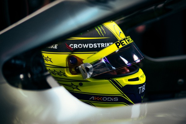 ルイス・ハミルトン 2022年F1ヘルメット