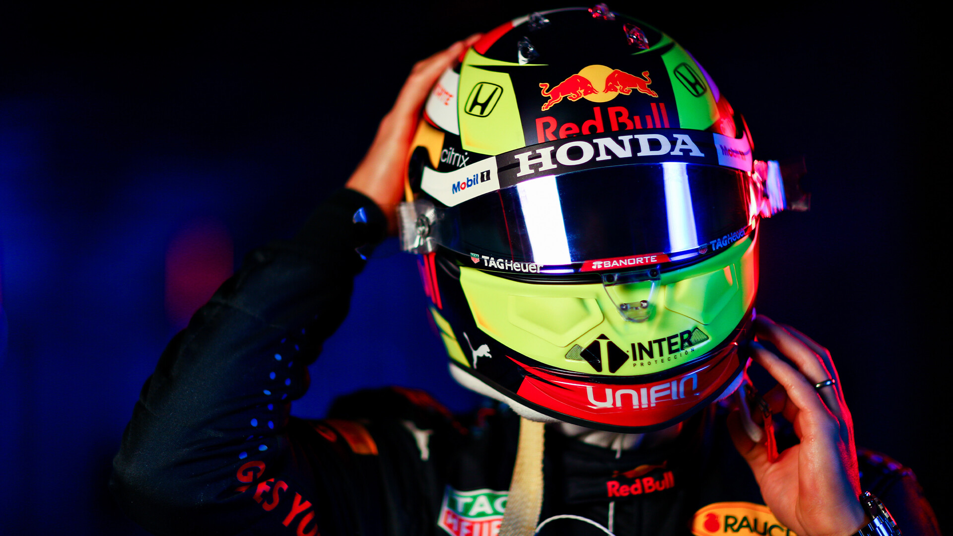セルジオ・ペレス 2021年F1ヘルメット写真 : F1通信jp セルジオ・ペレス 2021年F1ヘルメット写真 : F1通信jp