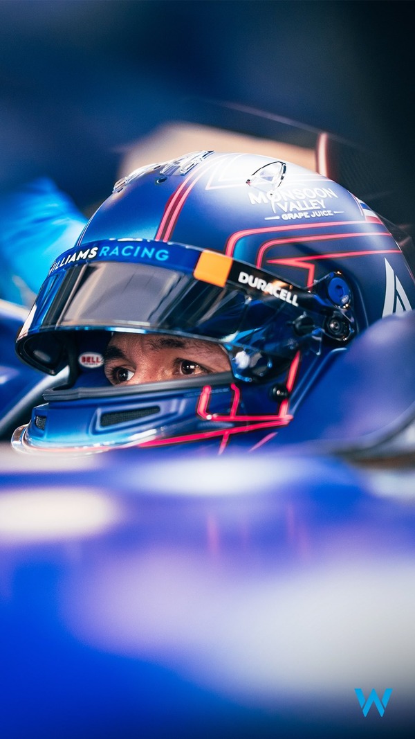 アレックス・アルボンの2023年F1ヘルメット（BELL製ヘルメット）